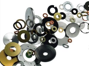 Long-den-duoc-lam-tu-nhieu-chat-lieu