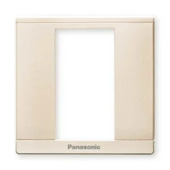 Mặt Moderva vuông 3 thiết bị màu vàng ánh kim Panasonic WMFV7813MYZ