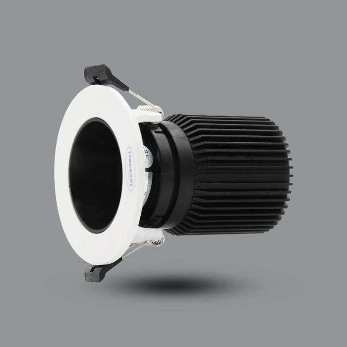 Đèn LED Downlight âm trần khách sạn 5W sáng trung tính Paragon PRHA90L5/42