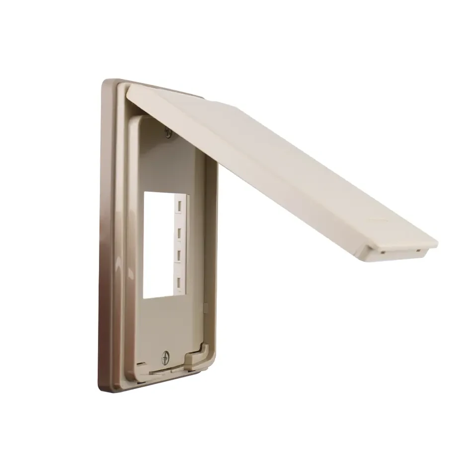 Mặt Wide ổ đơn 3 chấu có nắp che mưa màu beige Panasonic WEG79029K-VN